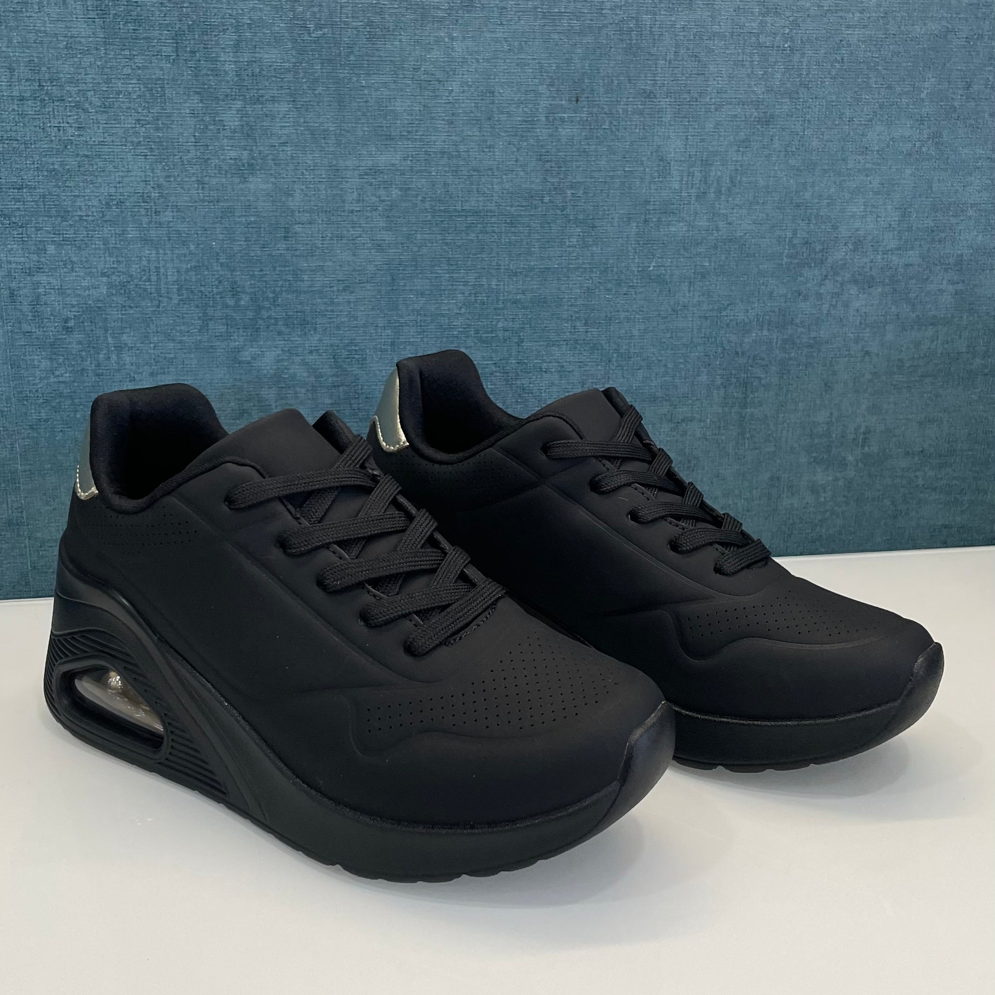 SNEAKERS BASIC