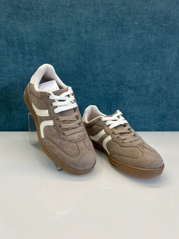 SNEAKERS ONLY