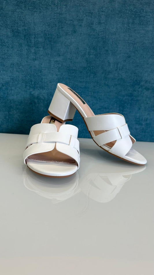 Sandali white